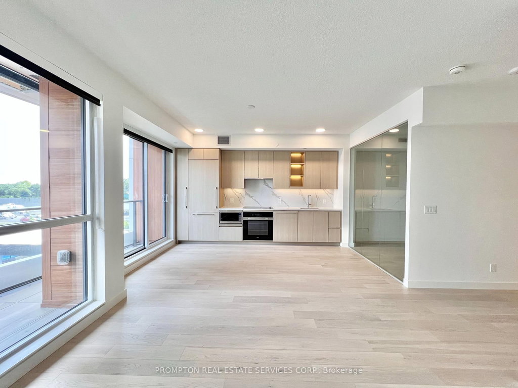 V316 - 27 McMahon Drive 5