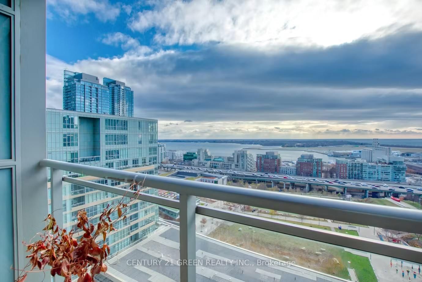 15 Iceboat Terrace • #2308 • Toronto, ON photo 2