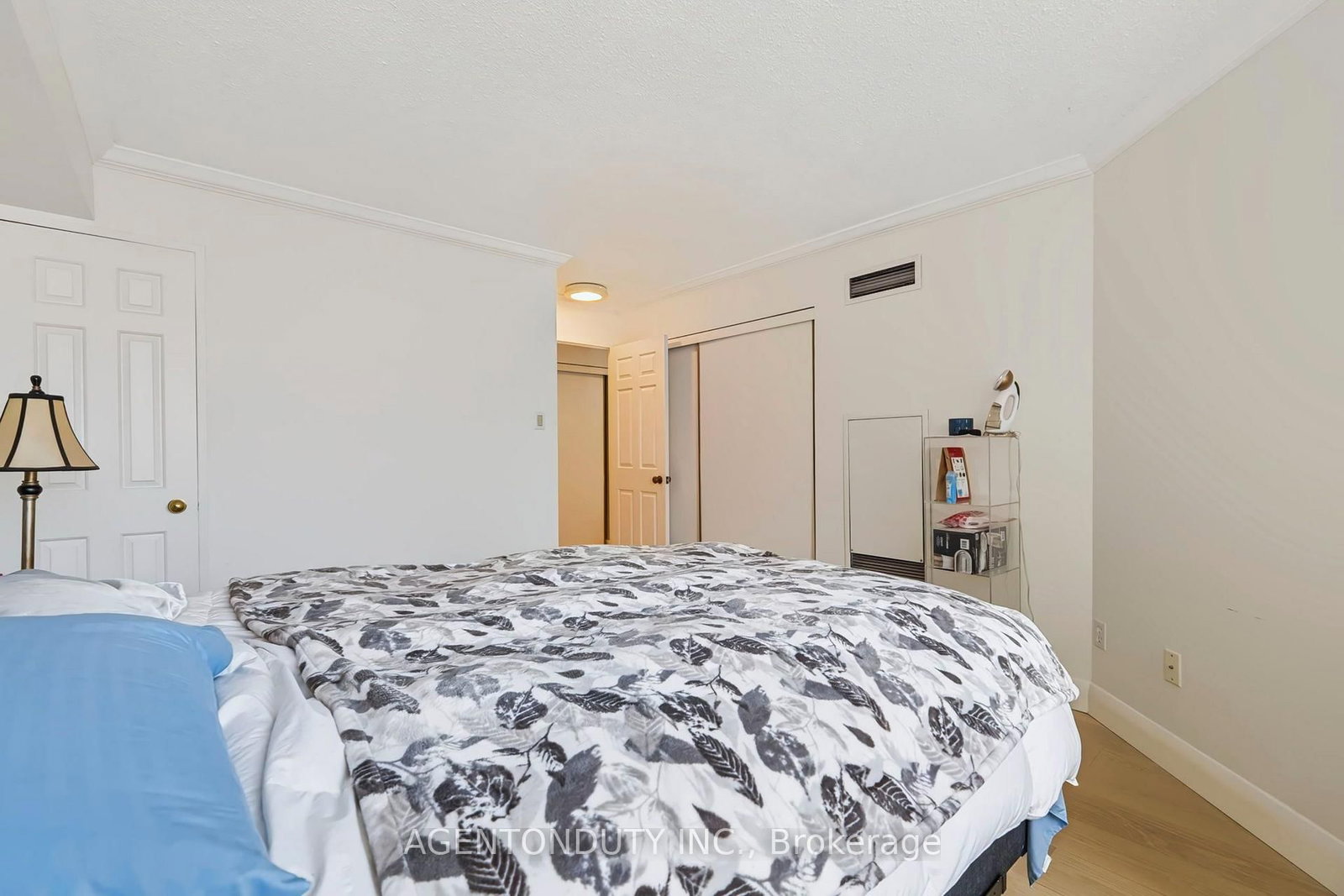 25 Maitland Street • #1602 • Toronto, ON photo 19