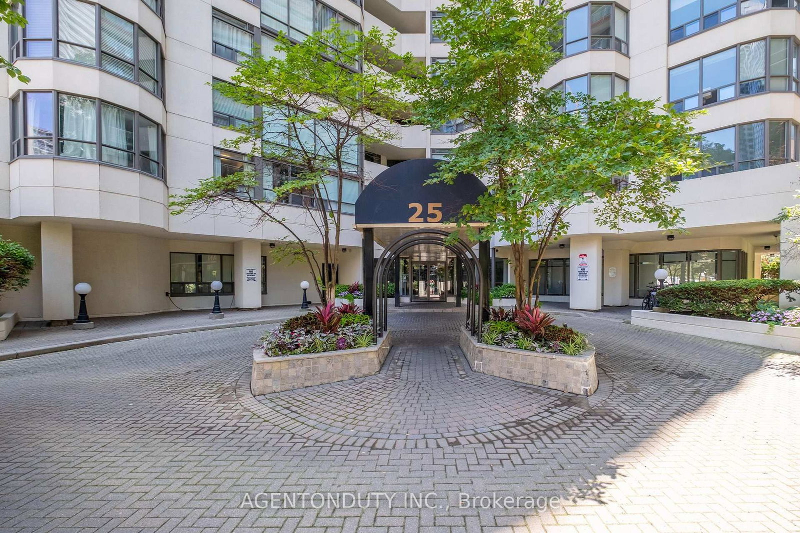 25 Maitland Street • #1602 • Toronto, ON photo 3