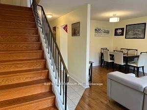 11 Yellow Birch Way, Toronto, view 2