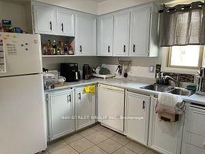 11 Yellow Birch Way, Toronto, view 4