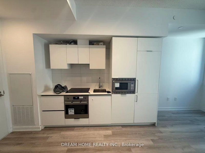 702 - 238 simcoe Street