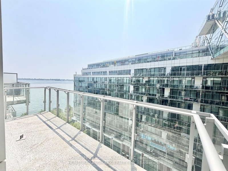 1029 - 39 Queens Quay E