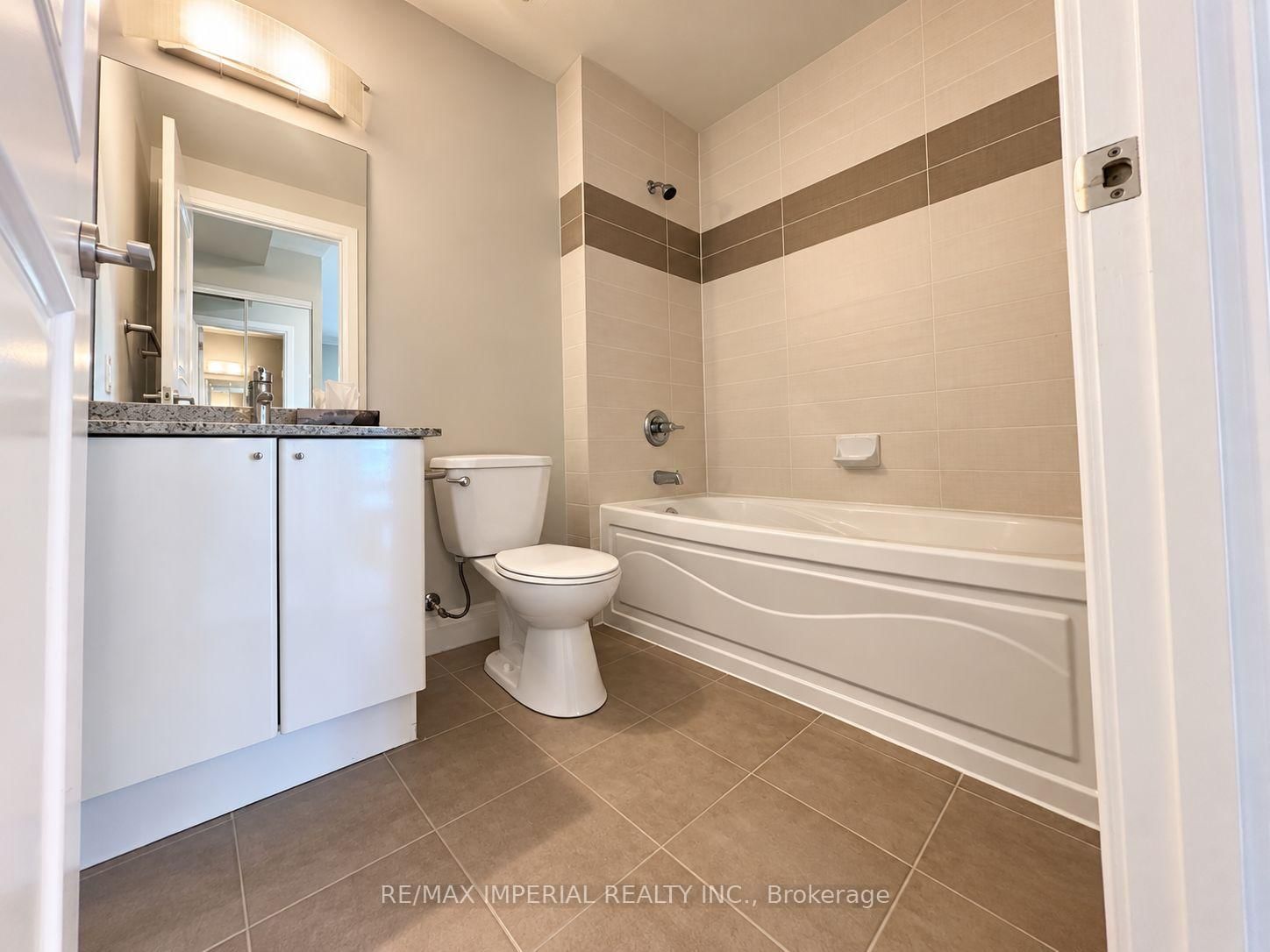 16 Harbour Street • #3707 • Toronto, ON photo 21