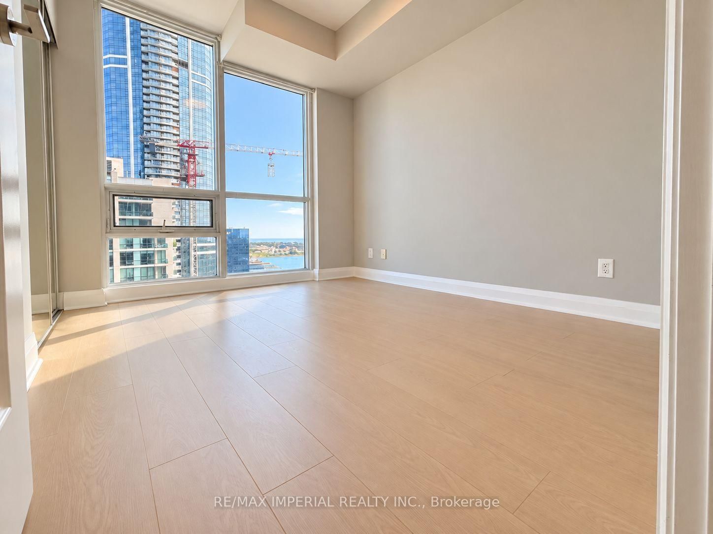 16 Harbour Street • #3707 • Toronto, ON photo 8