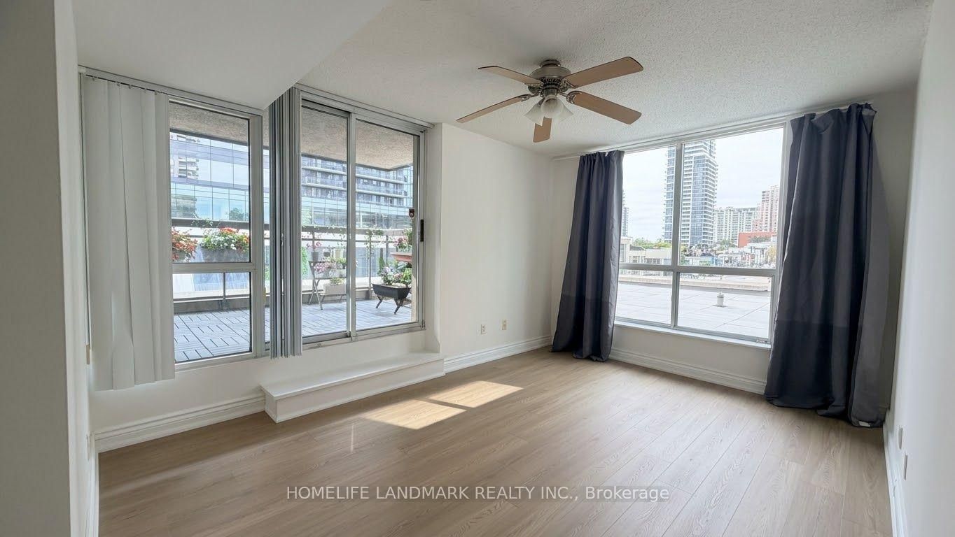18 Parkview Avenue • #312 • Toronto, ON photo 11