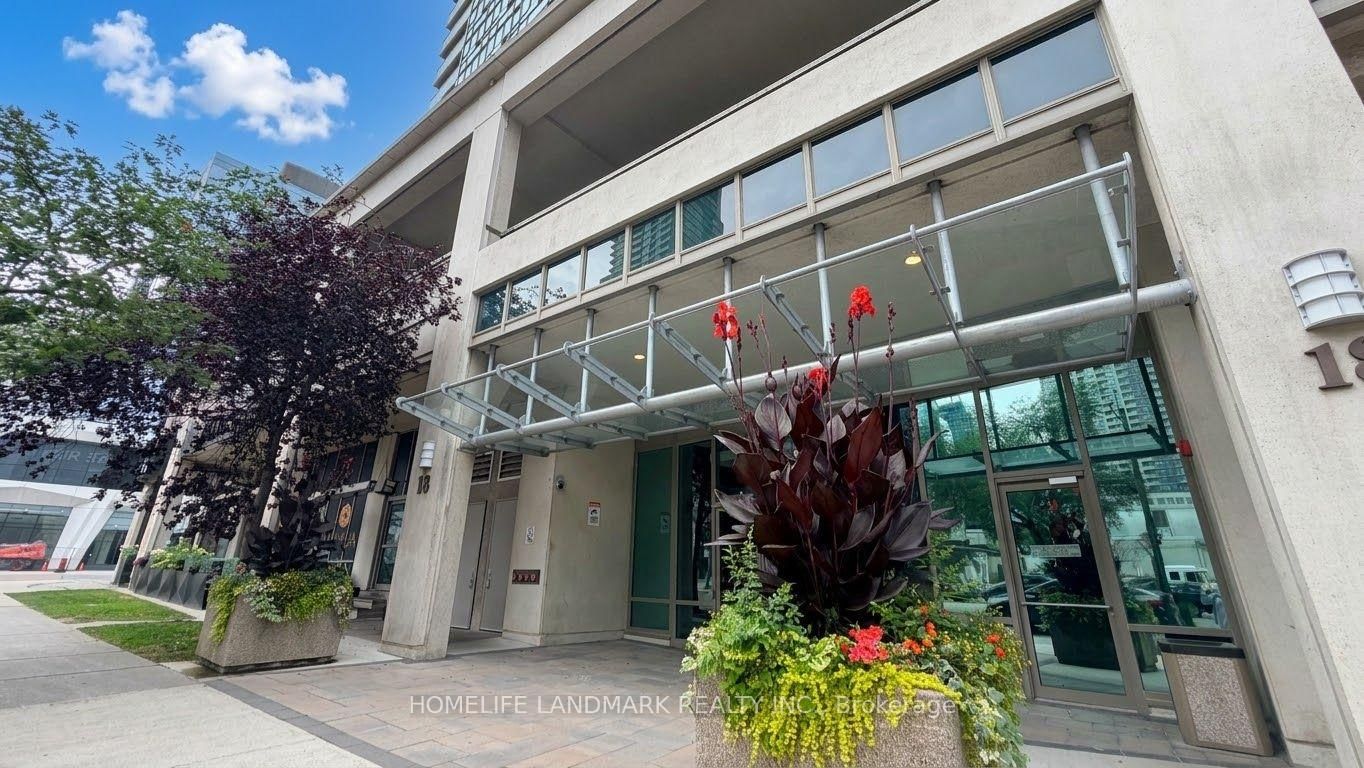 18 Parkview Avenue • #312 • Toronto, ON photo 2