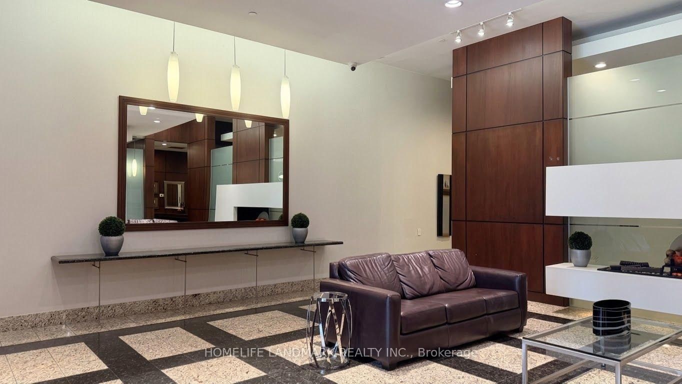 18 Parkview Avenue • #312 • Toronto, ON photo 5