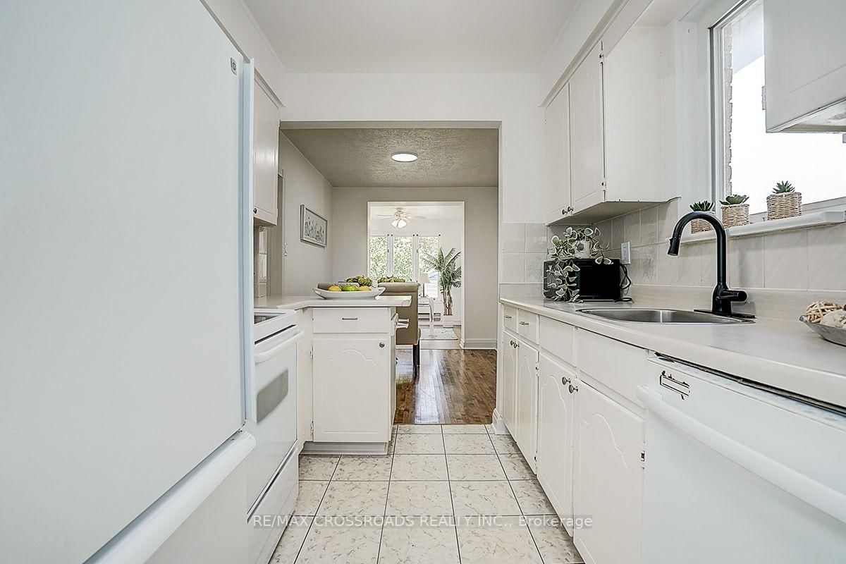 128 Leacrest Road • Toronto, ON photo 10