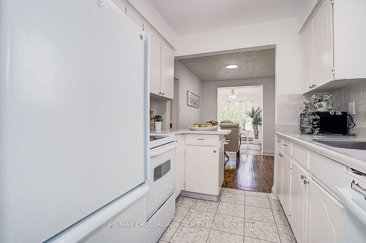 128 Leacrest Road • Toronto, ON photo 12