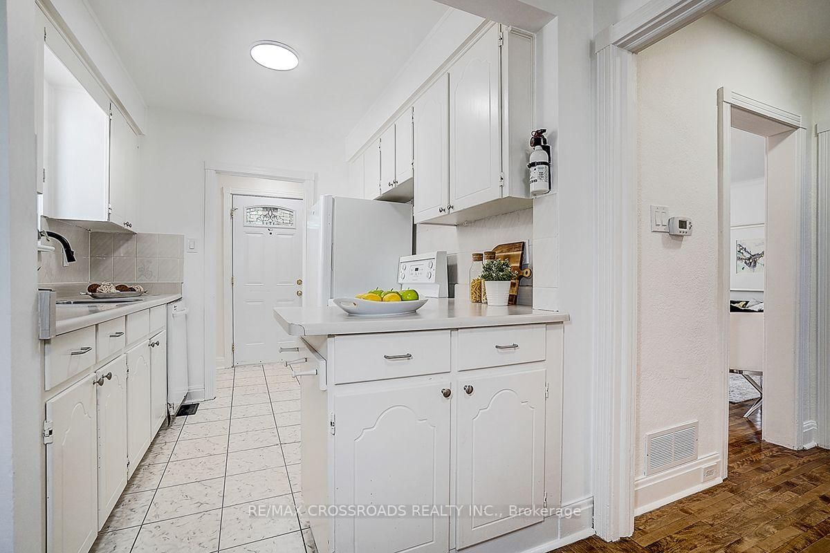 128 Leacrest Road • Toronto, ON photo 14