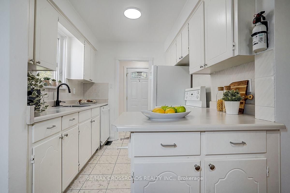 128 Leacrest Road • Toronto, ON photo 15