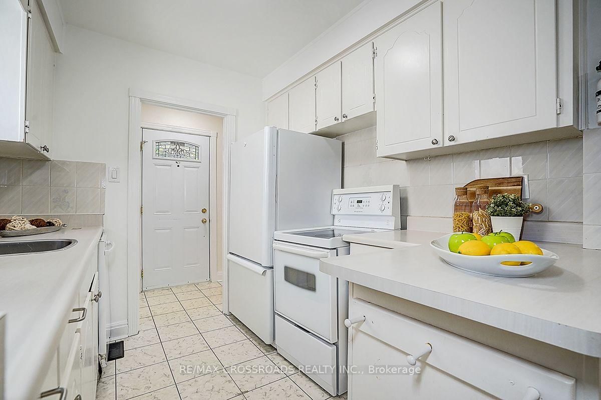 128 Leacrest Road • Toronto, ON photo 17