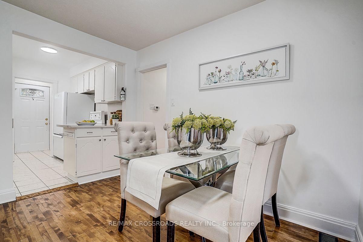 128 Leacrest Road • Toronto, ON photo 18