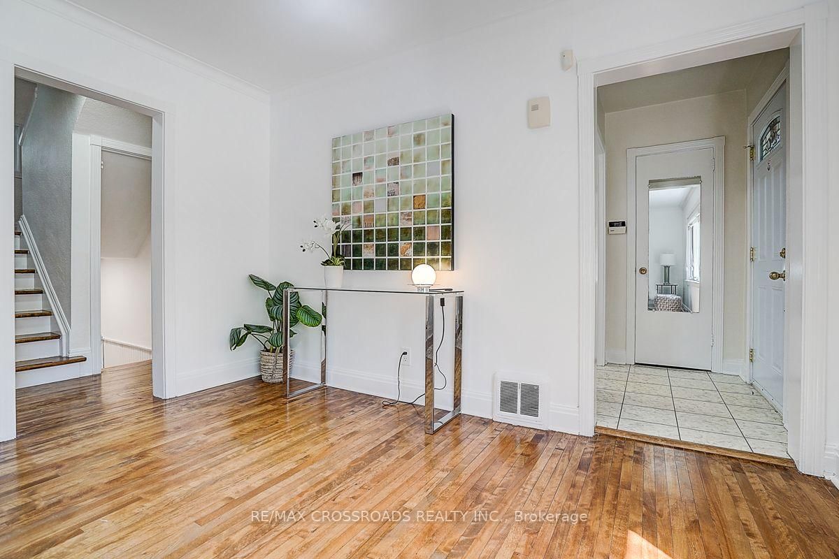 128 Leacrest Road • Toronto, ON photo 9