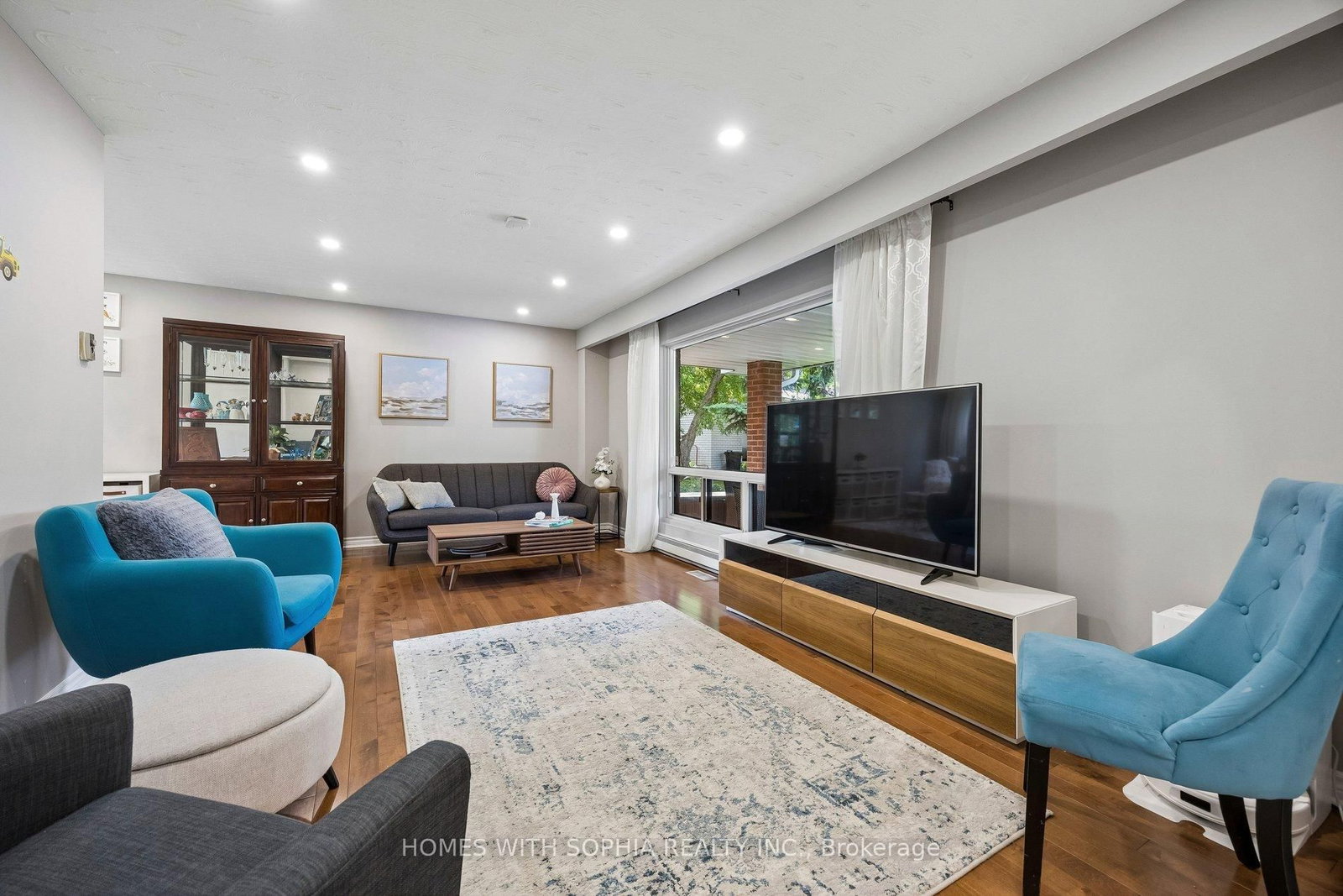 34 Rustywood Drive • Toronto, ON photo 10