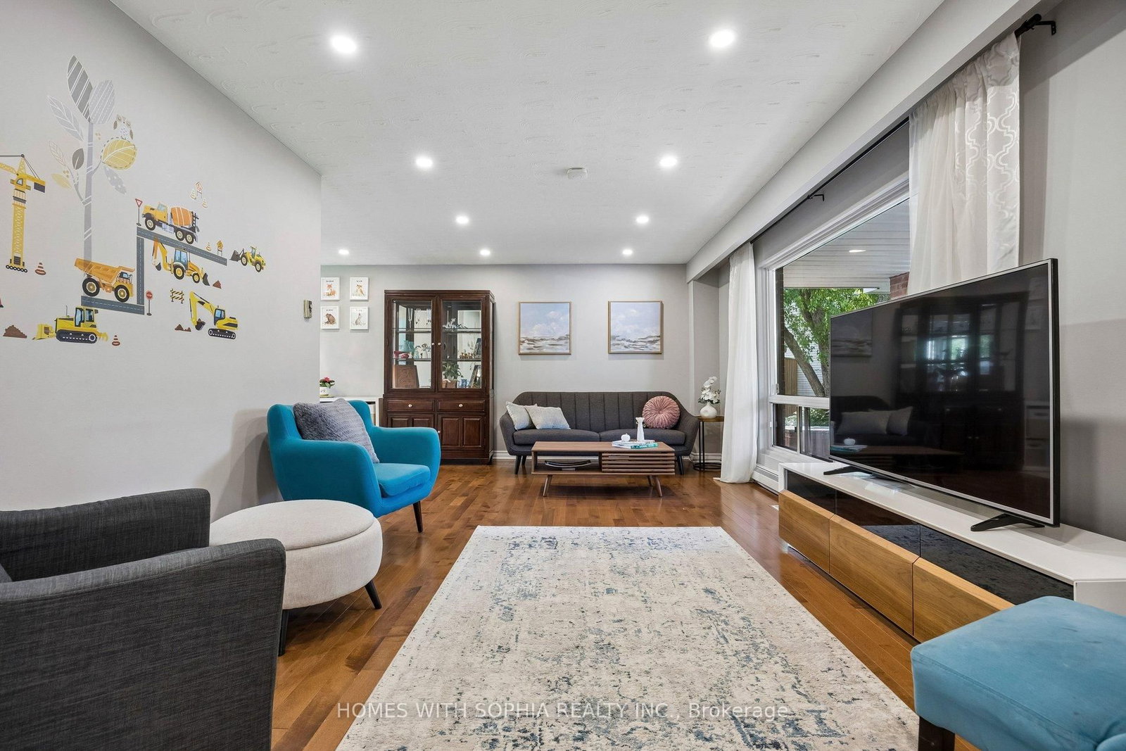 34 Rustywood Drive • Toronto, ON photo 11