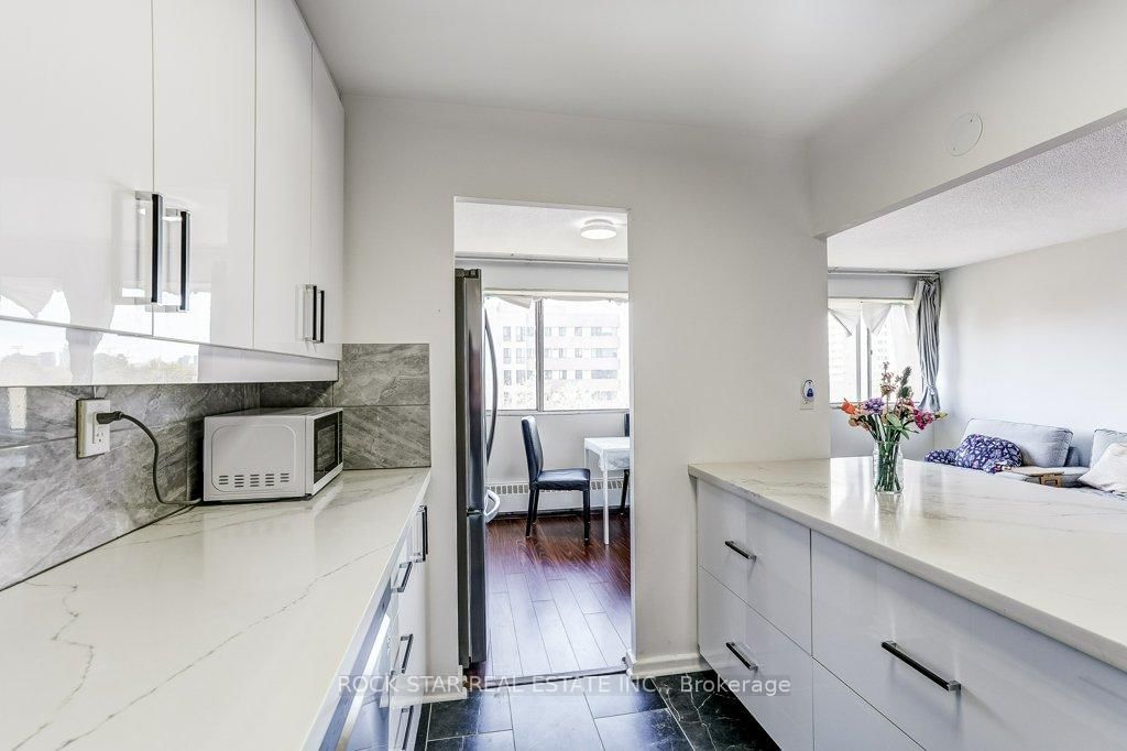 10 Sunny Glenway • #708 • Toronto, ON photo 14