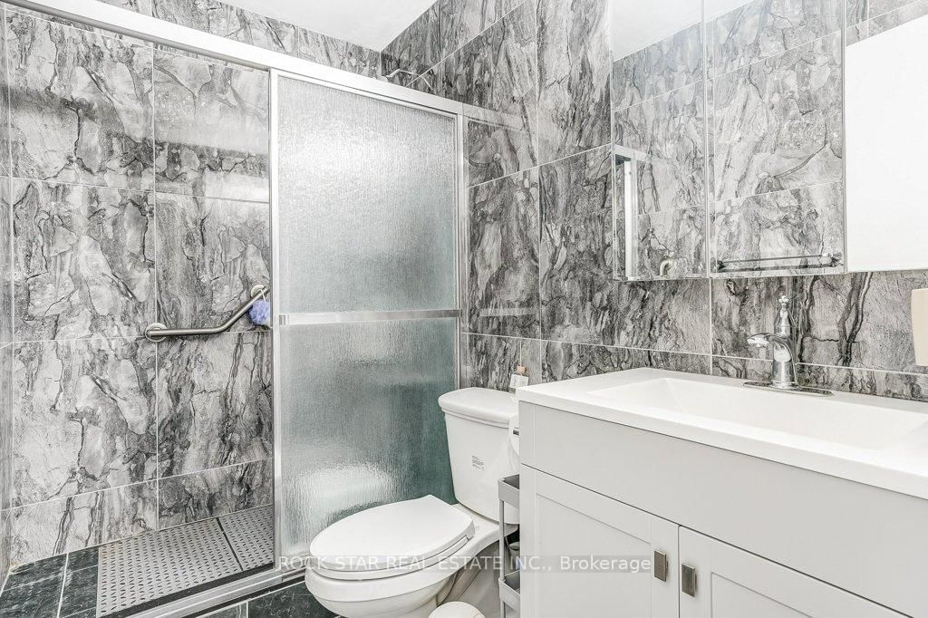 10 Sunny Glenway • #708 • Toronto, ON photo 17