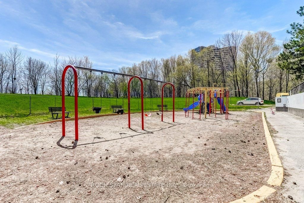10 Sunny Glenway • #708 • Toronto, ON photo 24
