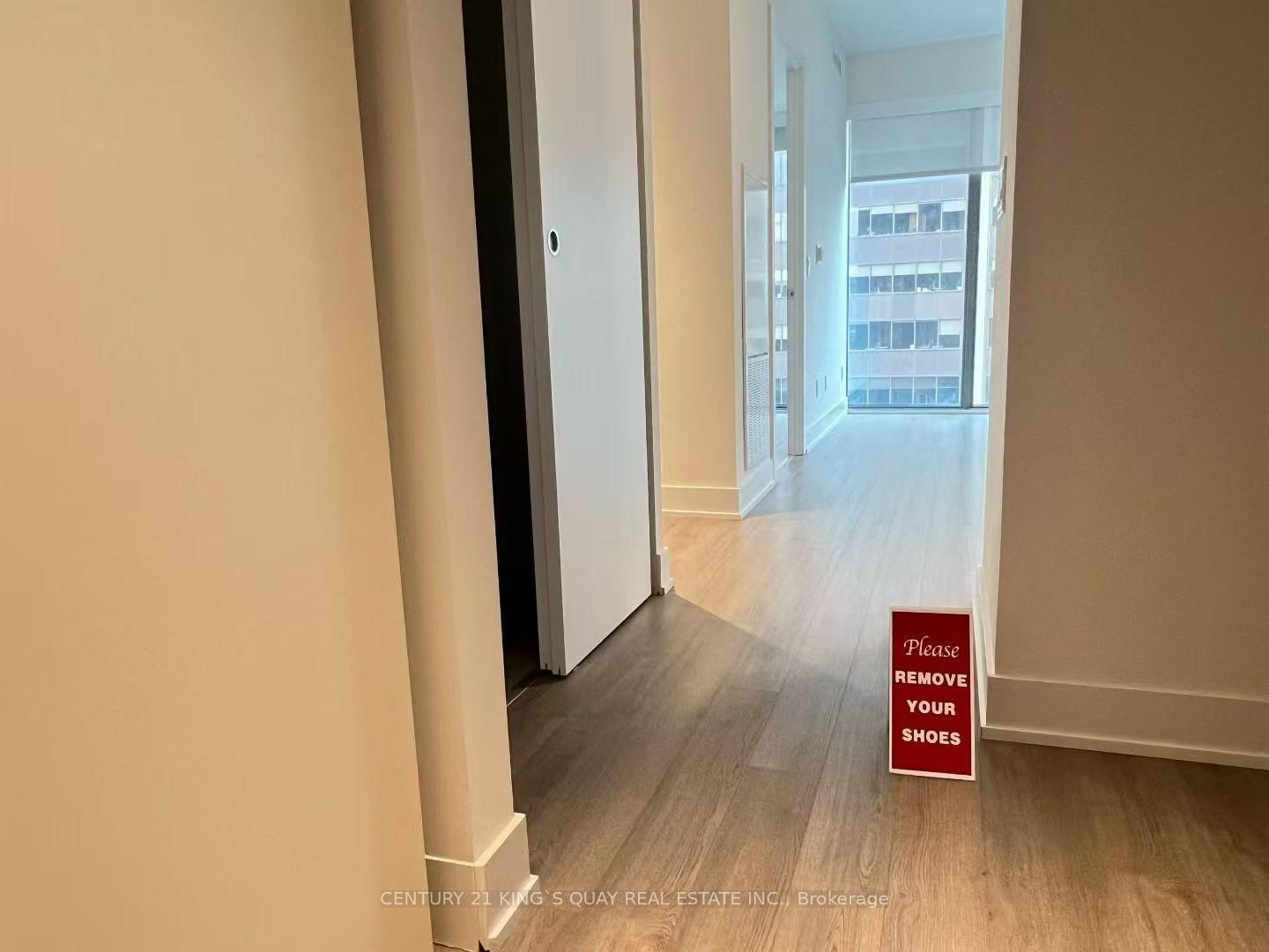 8 Cumberland Street • #1505 • Toronto, ON photo 4