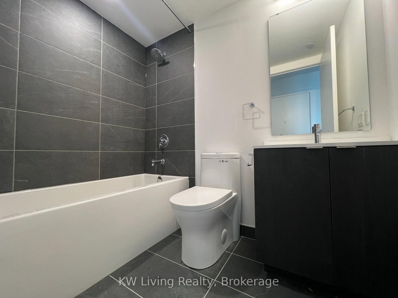 1009 - 100 Queen Street E