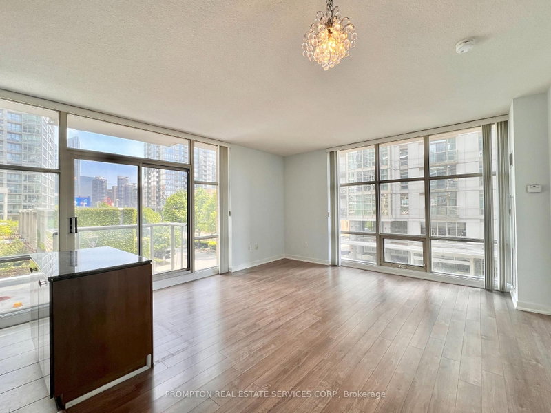 203 - 9 Spadina Avenue
