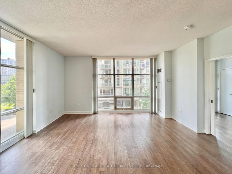 203 - 9 Spadina Avenue