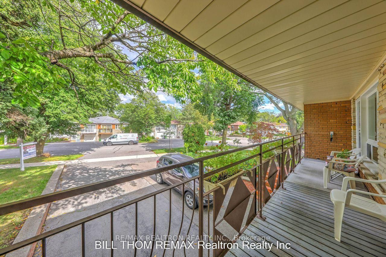 58 Reiber Crescent • Toronto, ON photo 4