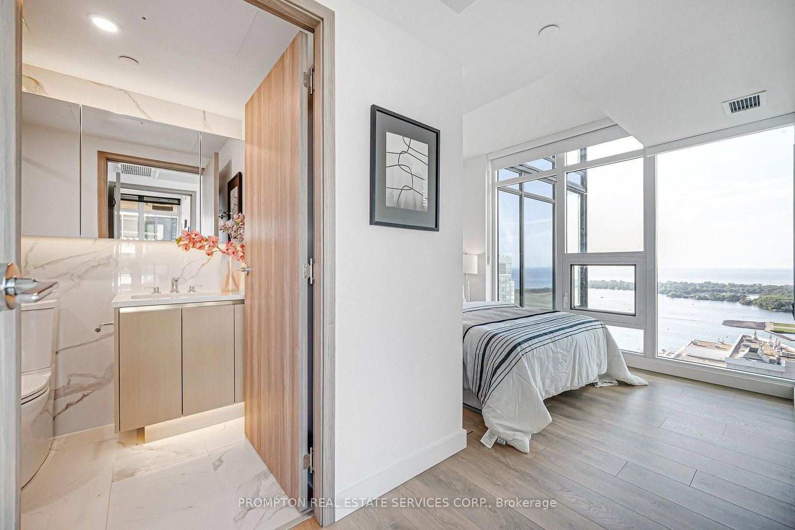 1 Concord cityplace Way • #5210 • Toronto, ON photo 16