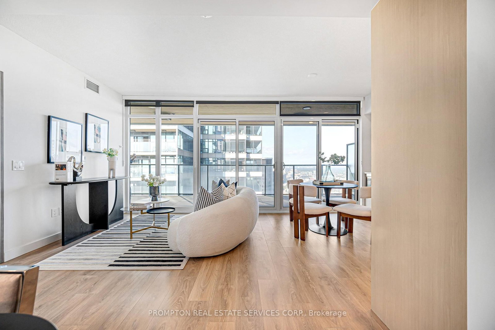 1 Concord cityplace Way • #5210 • Toronto, ON photo 6