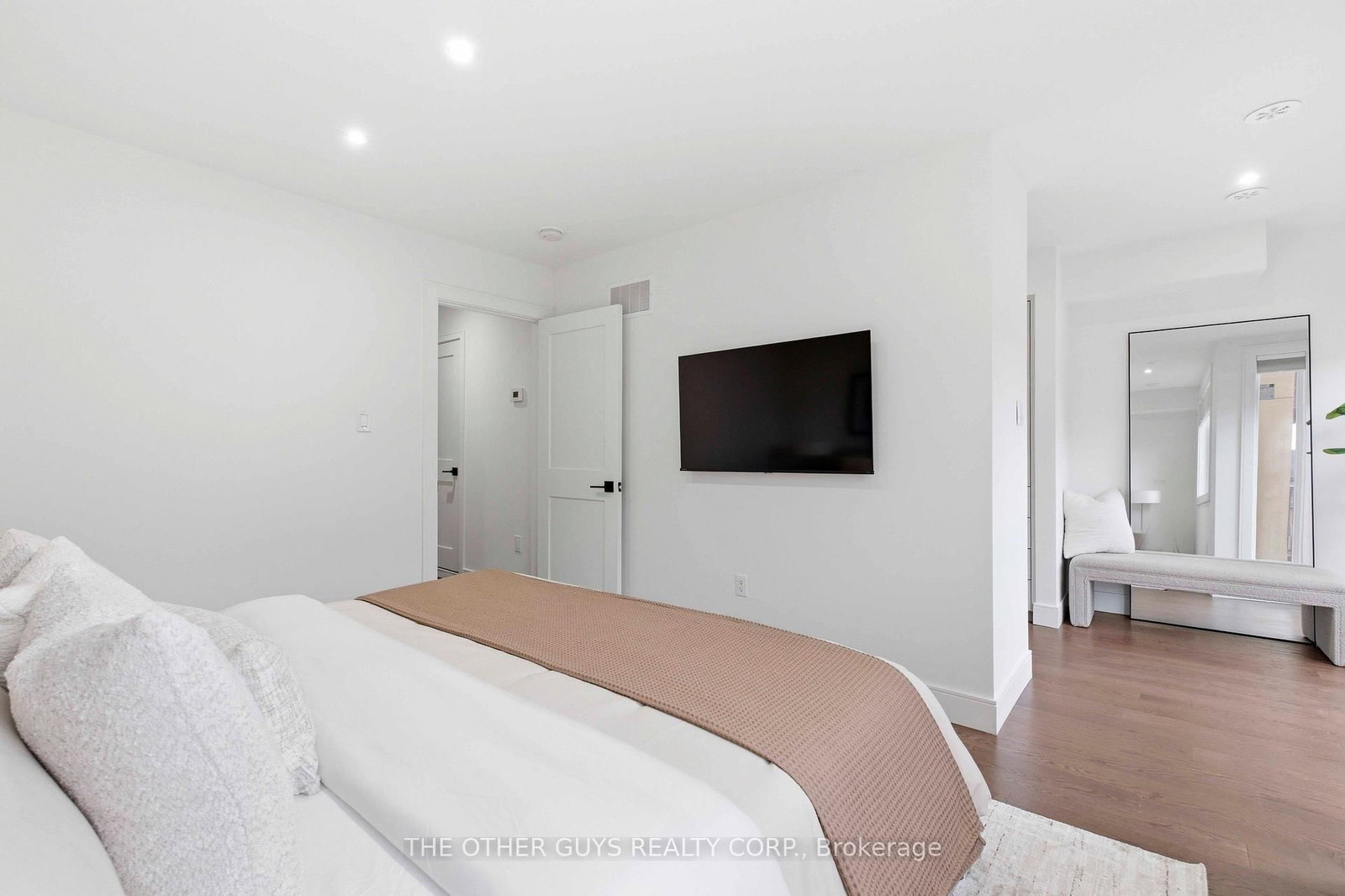 9R Clintwood Gate • #18 • Toronto, ON photo 15