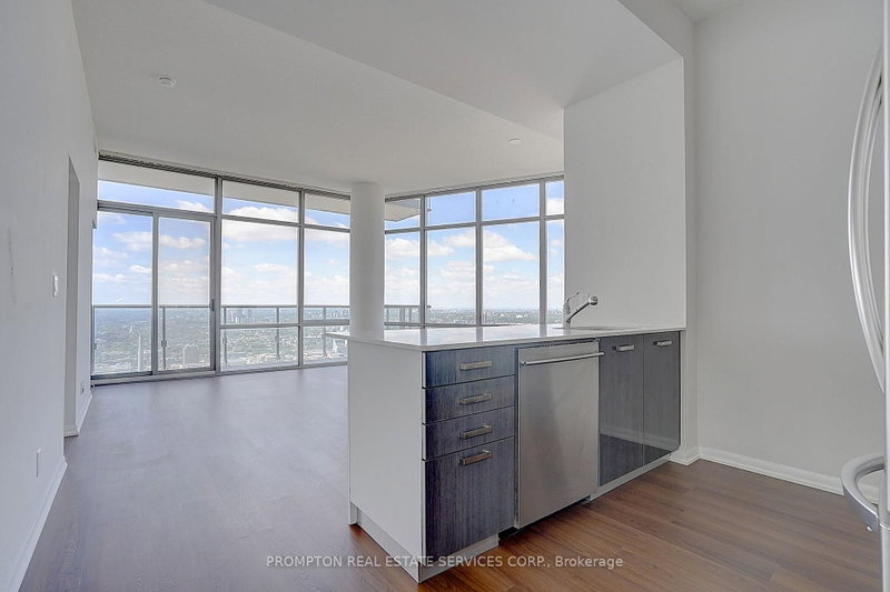4903 - 832 Bay Street