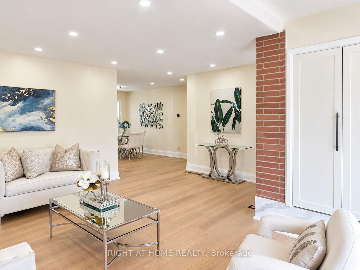 16 Ptarmigan Crescent • Toronto, ON photo 8