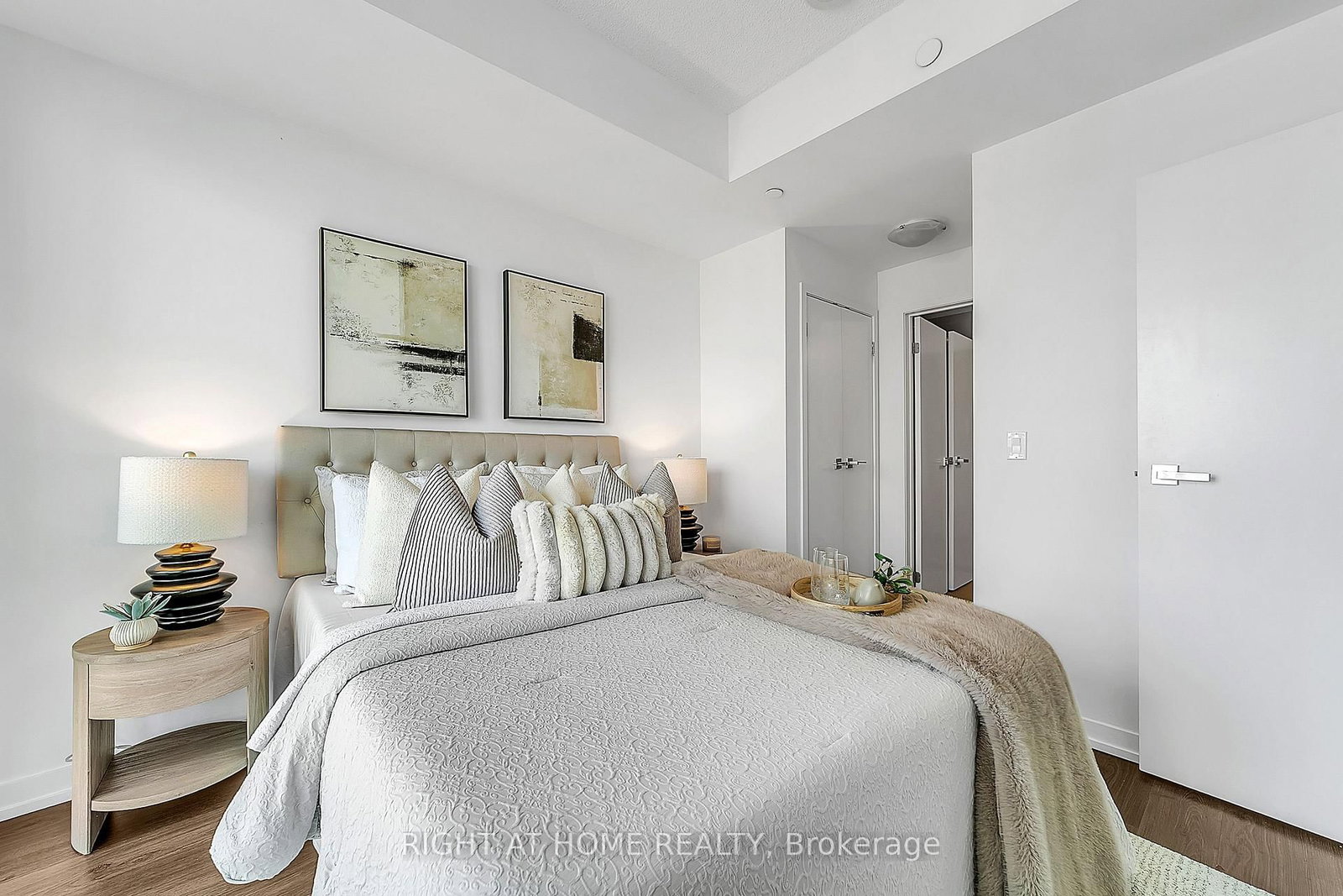 98 Lillian Street • ## 916 • Toronto, ON photo 17