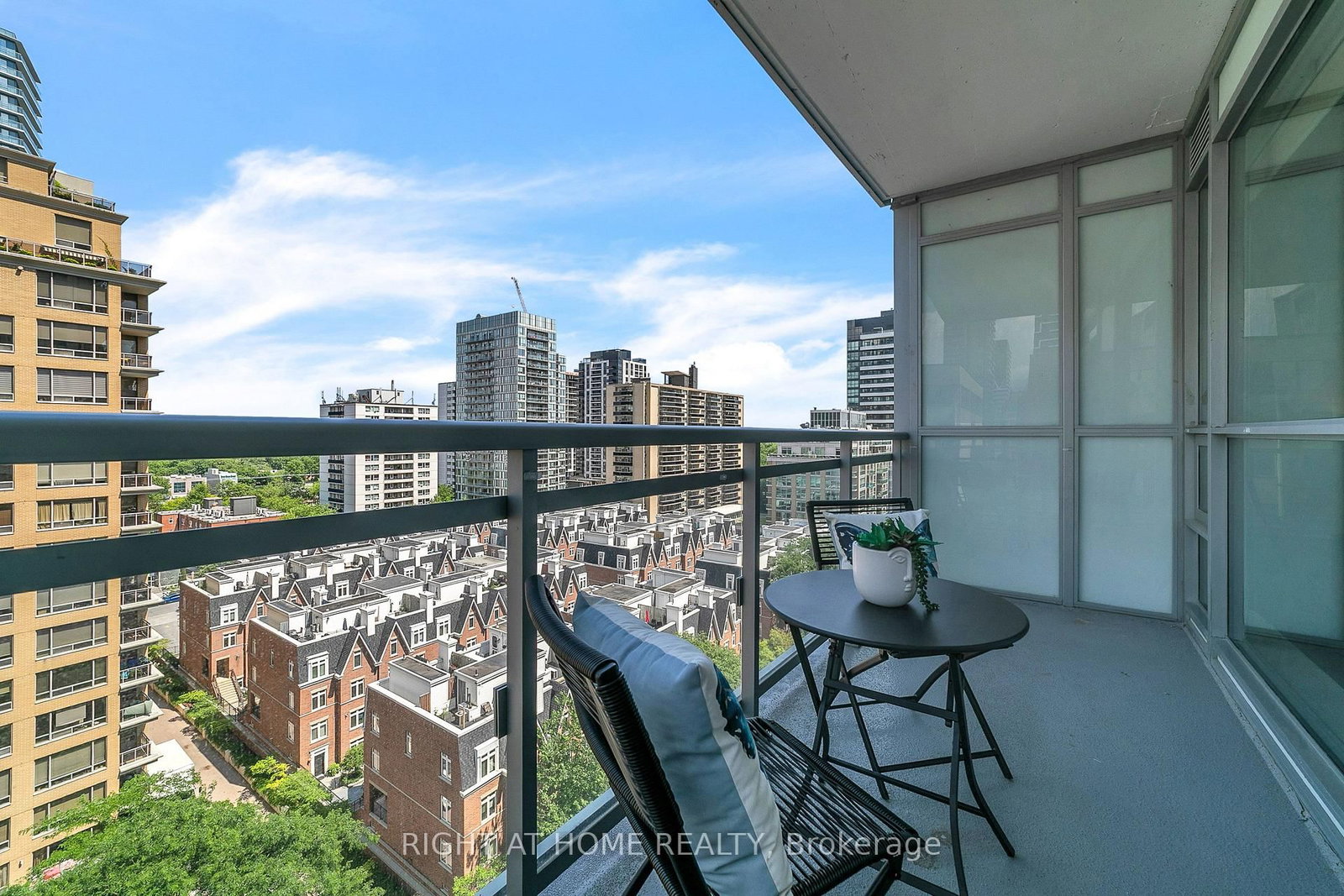 98 Lillian Street • ## 916 • Toronto, ON photo 21