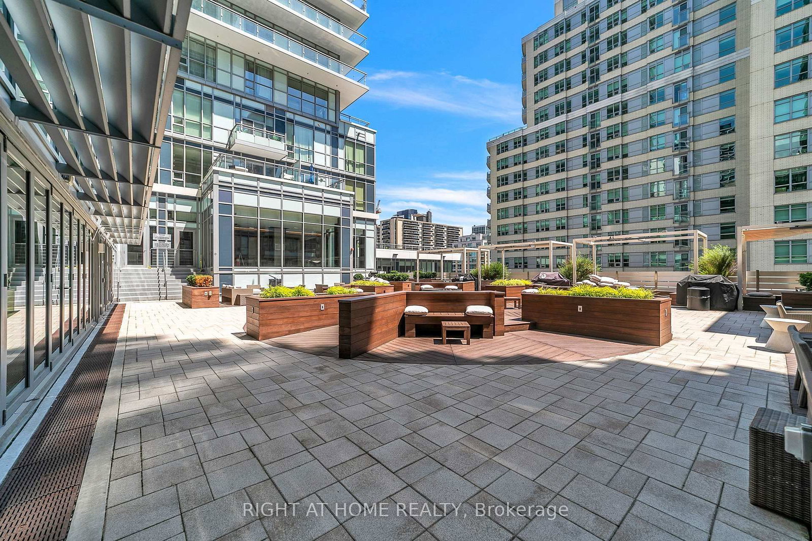 98 Lillian Street • ## 916 • Toronto, ON photo 31