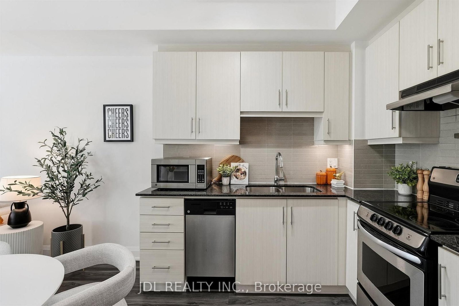 68 Canterbury Place • #220 • Toronto, ON photo 5