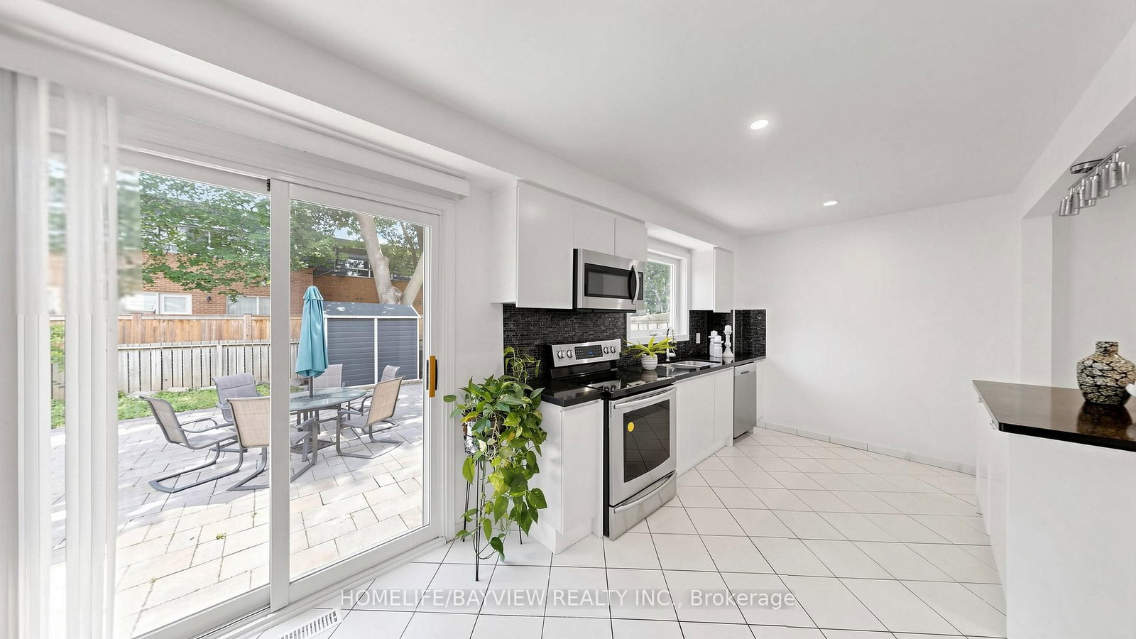 27 Bedle Avenue • Toronto, ON photo 16