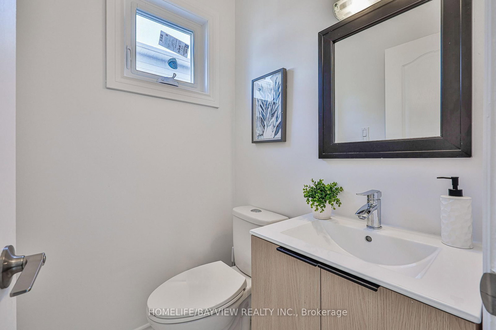 27 Bedle Avenue • Toronto, ON photo 17