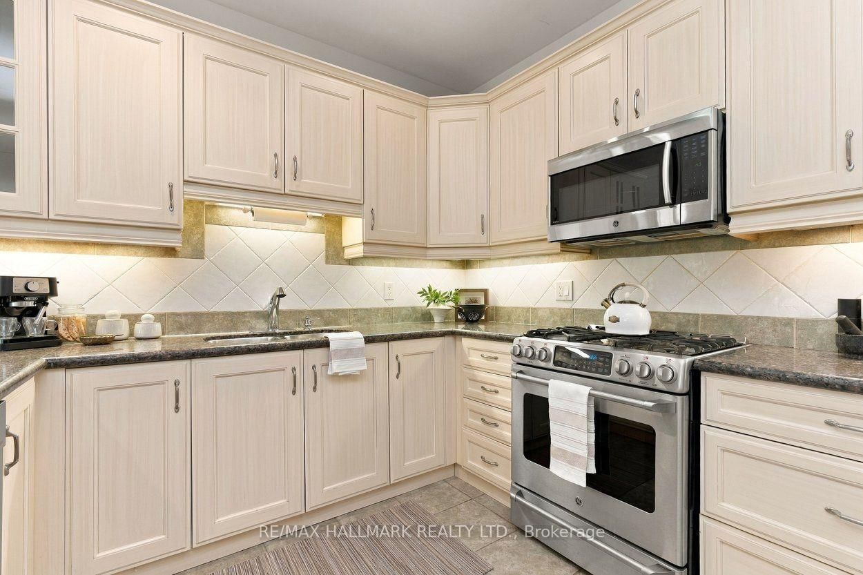 53 Fairchild Avenue • Toronto, ON photo 8