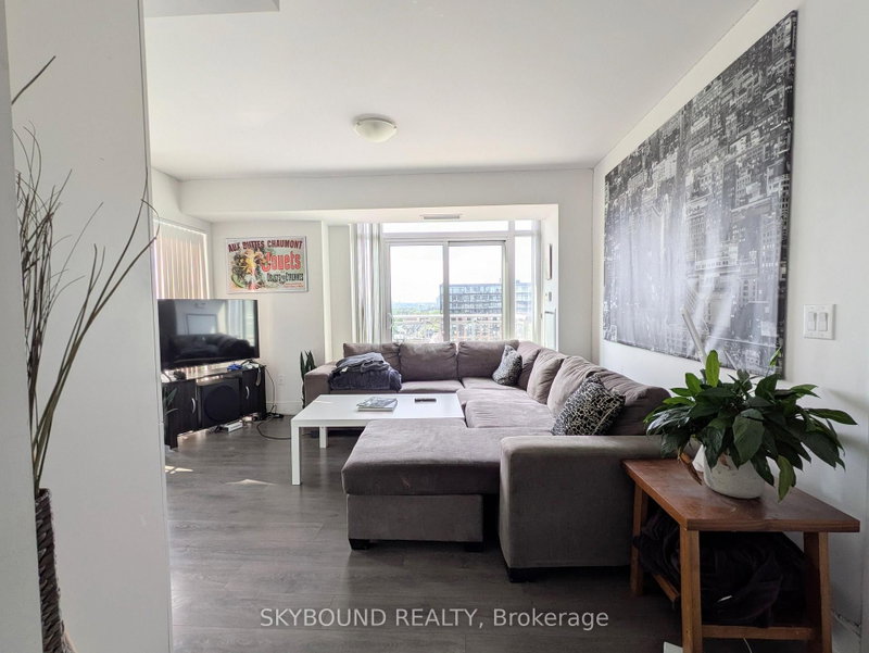 1706 - 525 Adelaide Street W
