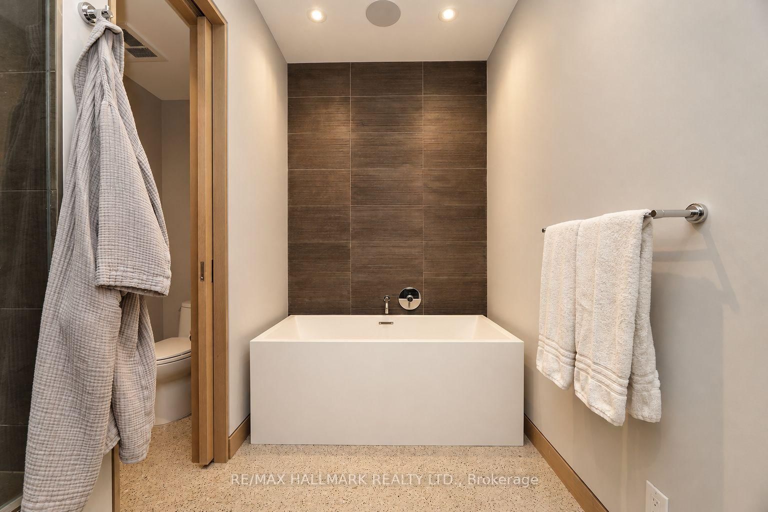 510 King Street E • #402 • Toronto, ON photo 22