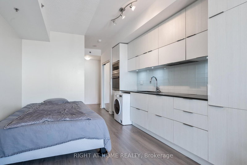 3509 - 318 Richmond Street W
