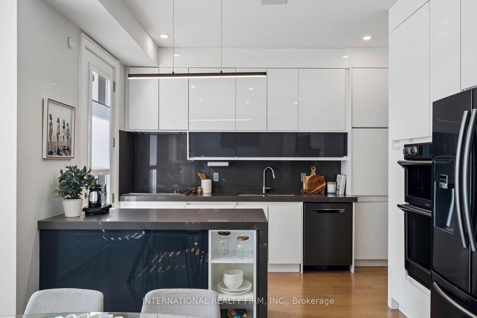 39 Wilmington Avenue • Toronto, ON photo 11