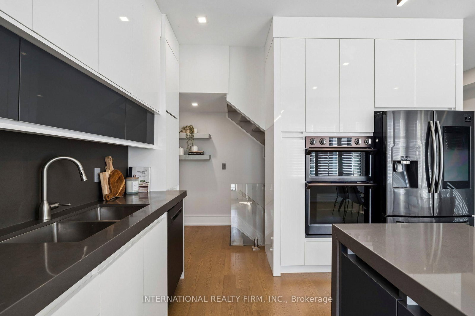 39 Wilmington Avenue • Toronto, ON photo 12