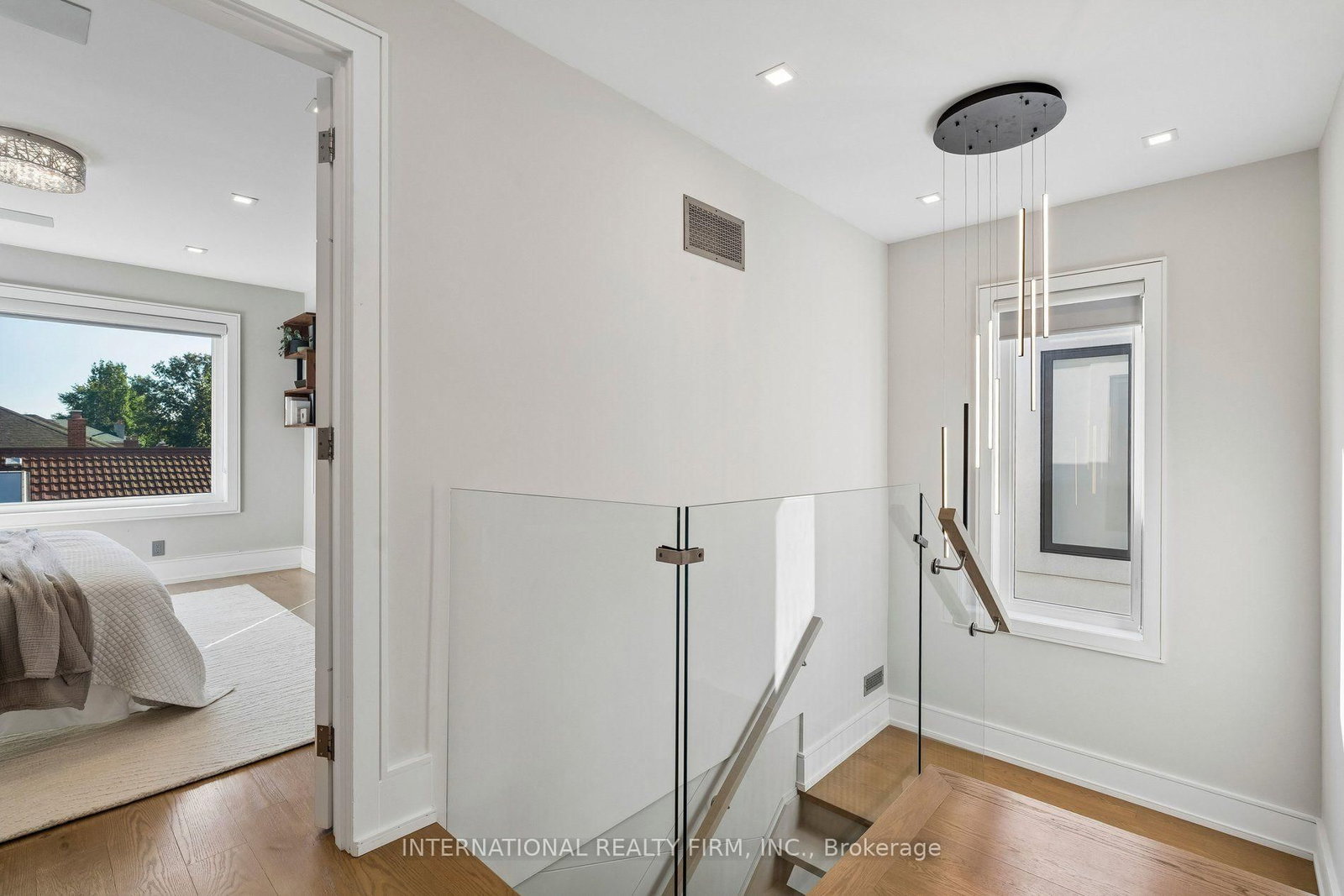 39 Wilmington Avenue • Toronto, ON photo 14