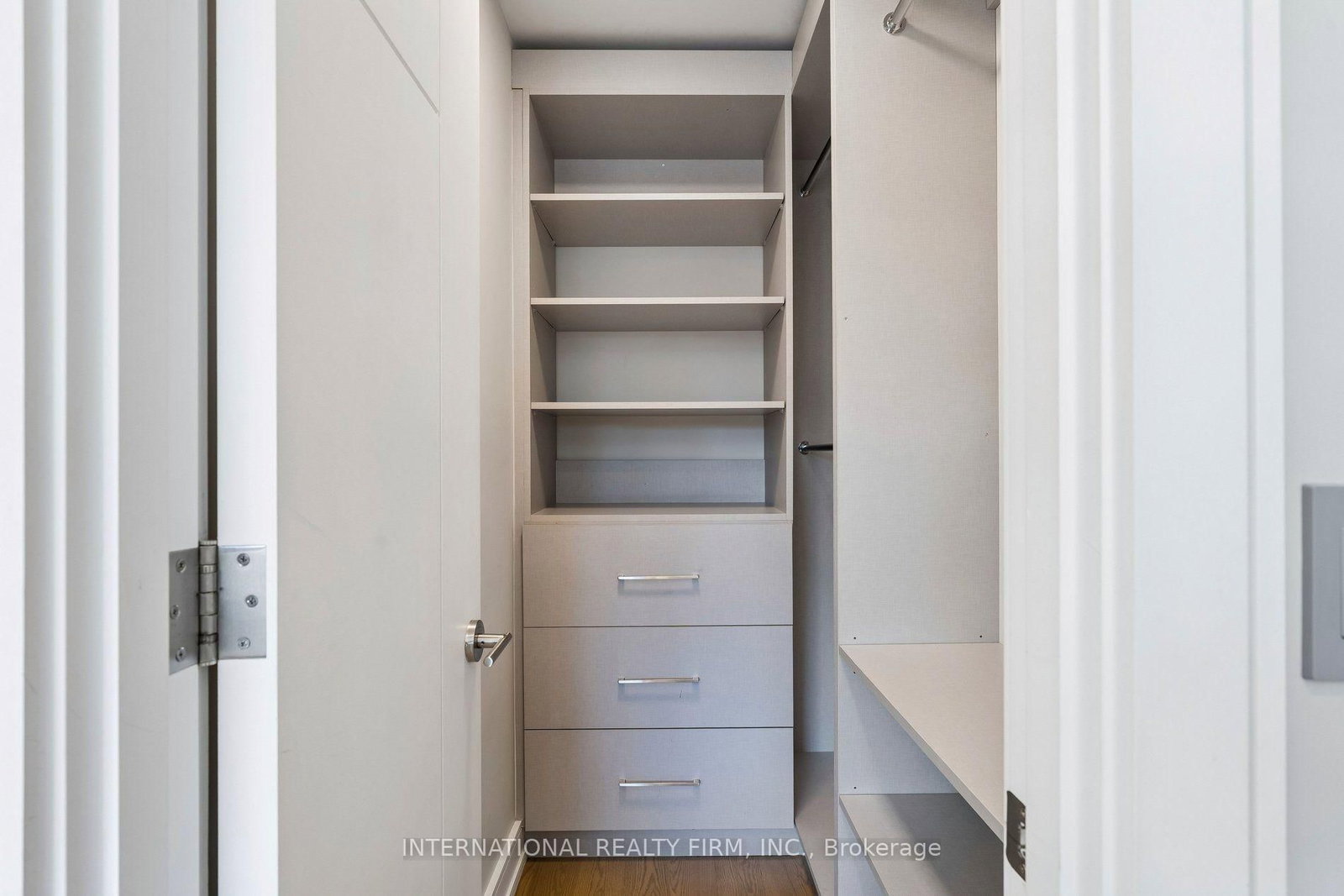 39 Wilmington Avenue • Toronto, ON photo 18