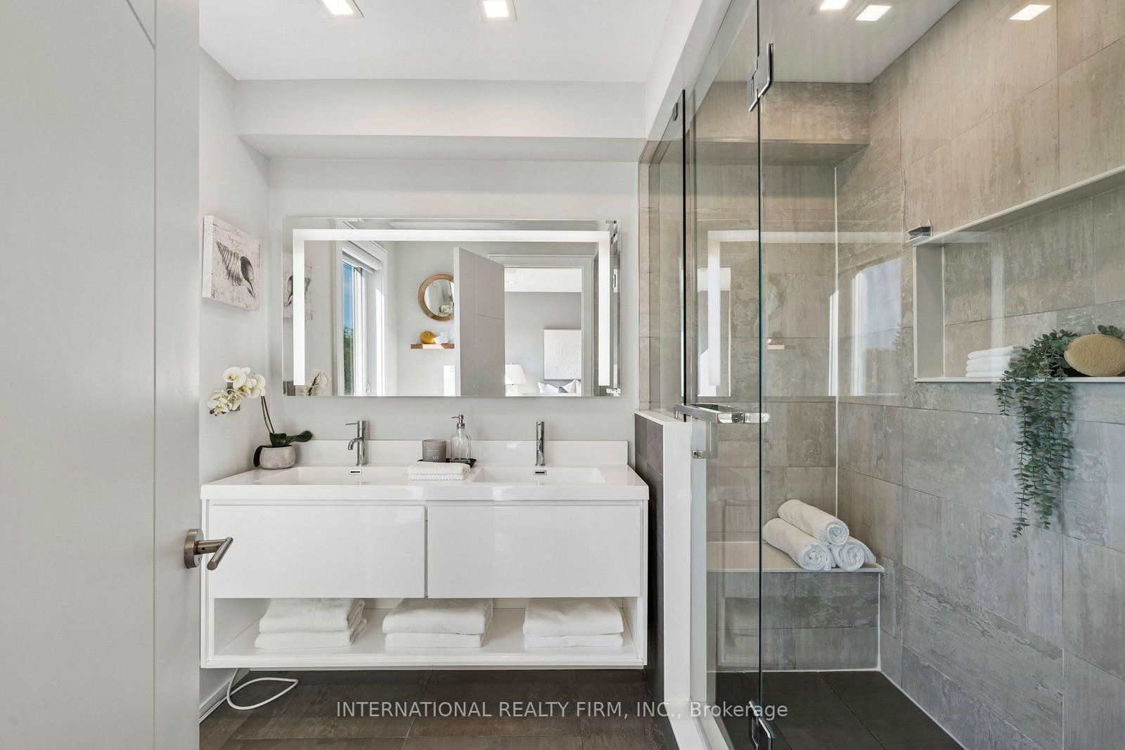 39 Wilmington Avenue • Toronto, ON photo 19